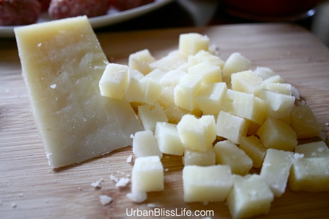 Manchego Stuffed Spanish Meatballs 02