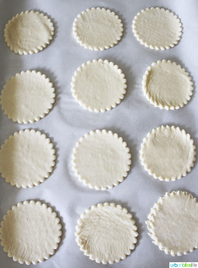 puff pastry cirlces