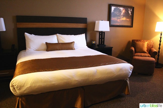guest room at Hotel Maison in Yakima