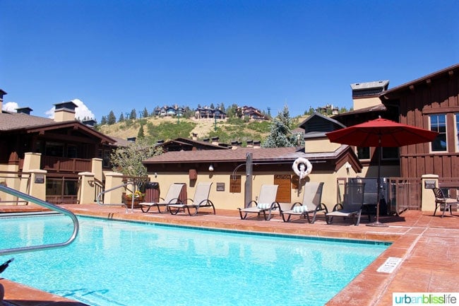 If you are traveling to Park City for skiing or summer adventures, The Chateaux in Deer Valley, Utah is a relaxing getaway. Hotel review on UrbanBlissLife.com