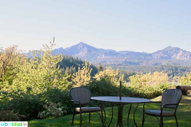 Day Trip to Cascade Locks Columbia River Gorge in Oregon. Travel tips on UrbanBlissLife.com