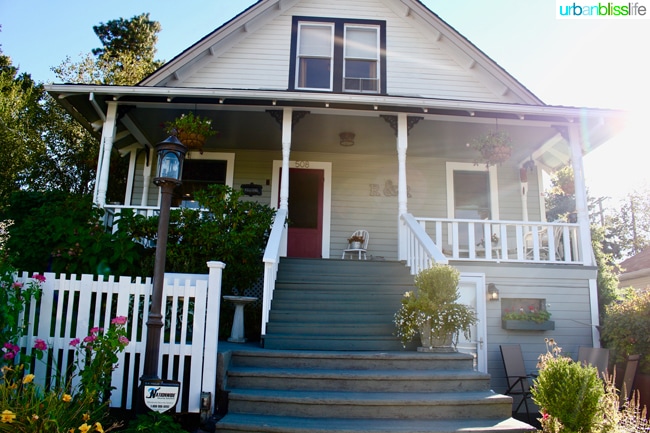 R & R Guesthouse in The Dalles, Oregon. Bed and breakfast review on UrbanBlissLife.com