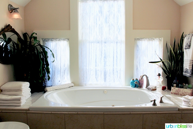 R & R Guesthouse in The Dalles, Oregon. Bed and breakfast review on UrbanBlissLife.com