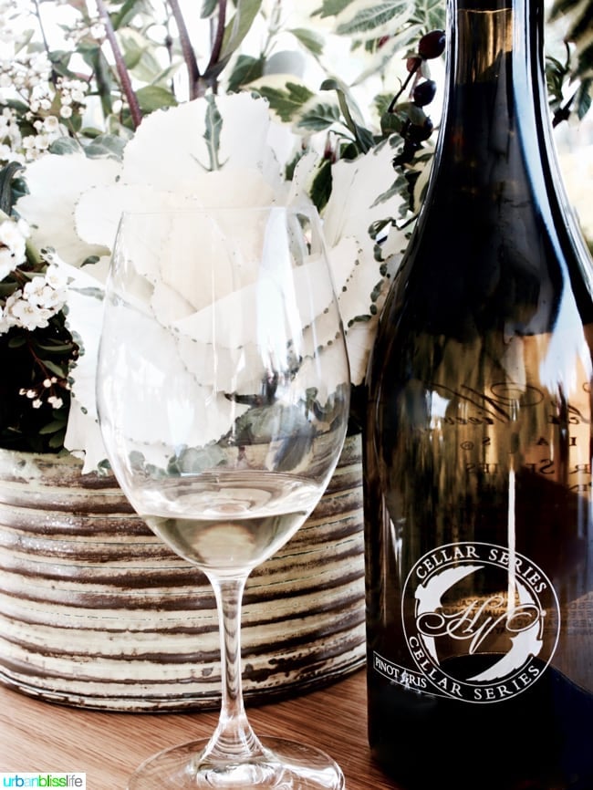Hawks-View-Cellars-Pinot-Gris-White-Flowers
