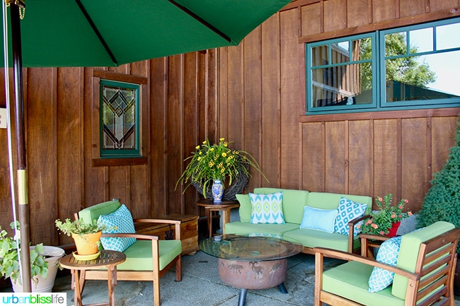 outdoor seating at Wooldridge Creek Winery Grants Pass, Oregon Applegate Valley wine tasting and tour, on UrbanBlissLIfe.com