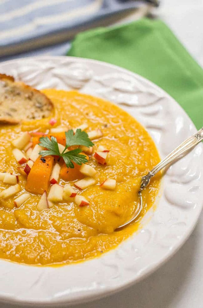 Whole30 Roasted Butternut Squash Apple Soup