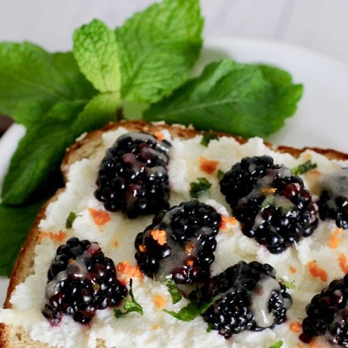 Blackberry Ricotta Citrus Toast with Honey and Mint, recipe on UrbanBlissLife.com