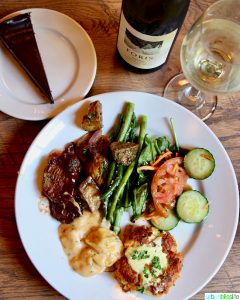 Silver Falls Lodge dining and catering