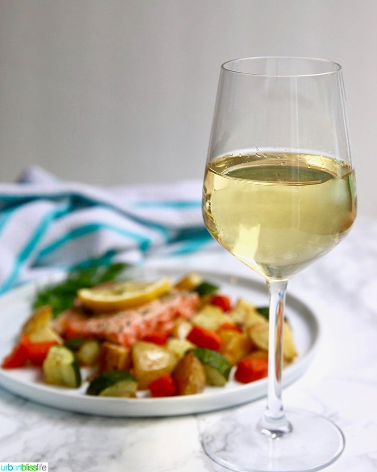 salmon with vegetables and white wine