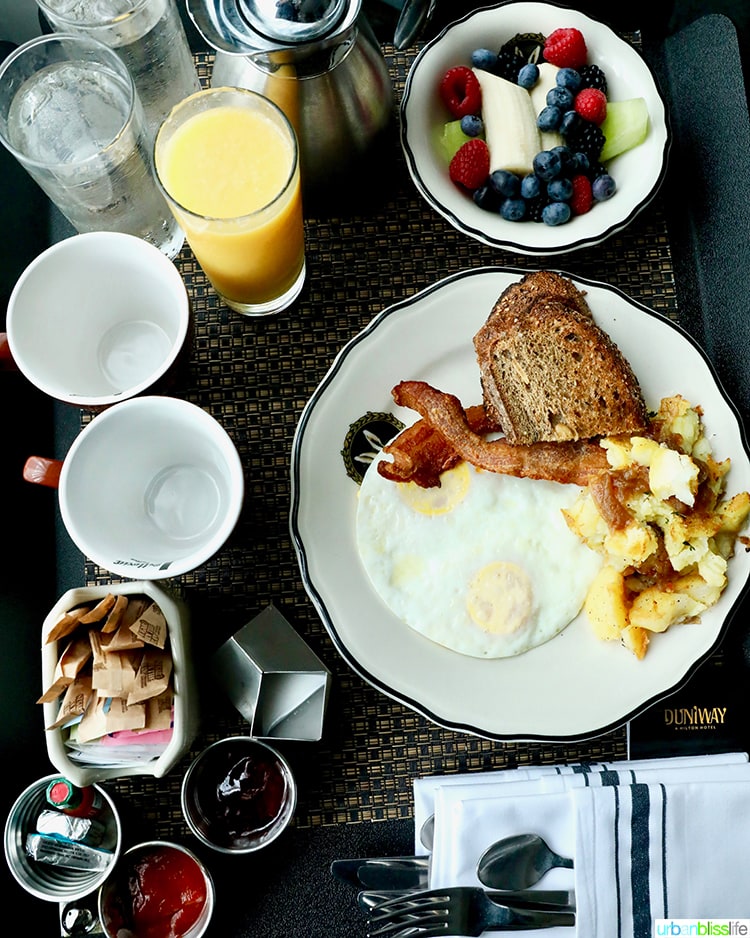 breakfast at duniway hotel portland