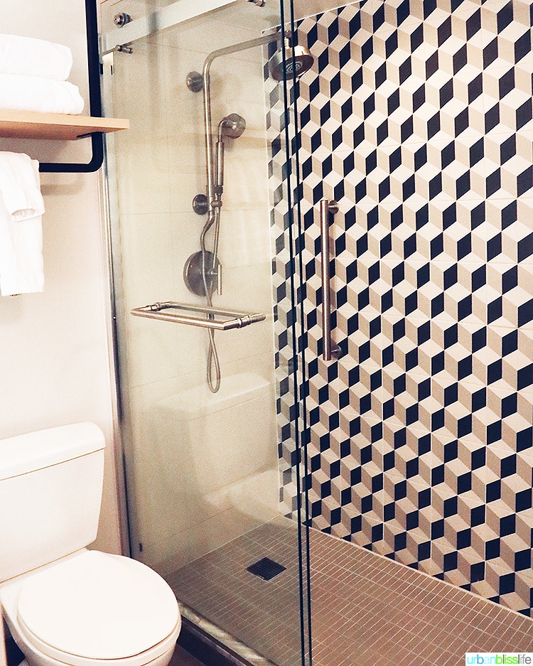 shower at duniway hotel portland