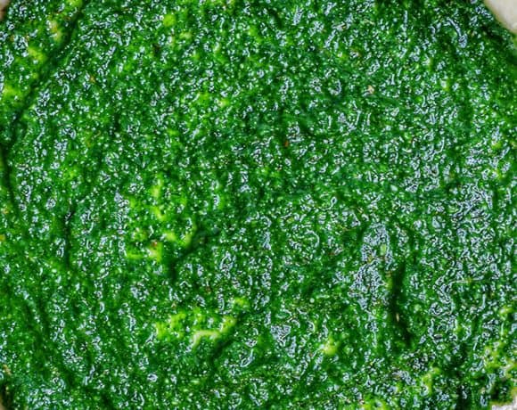 spinach pesto pizza