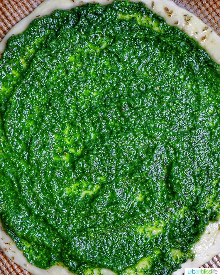 spinach pesto pizza