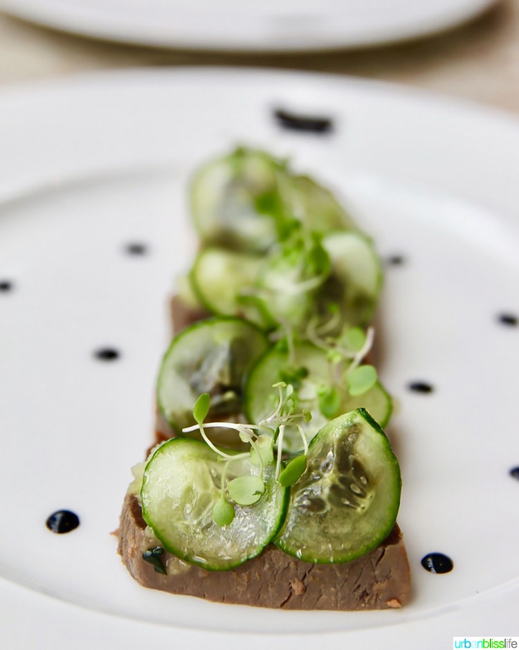 tuna tataki at queensyard restaurant NYC 