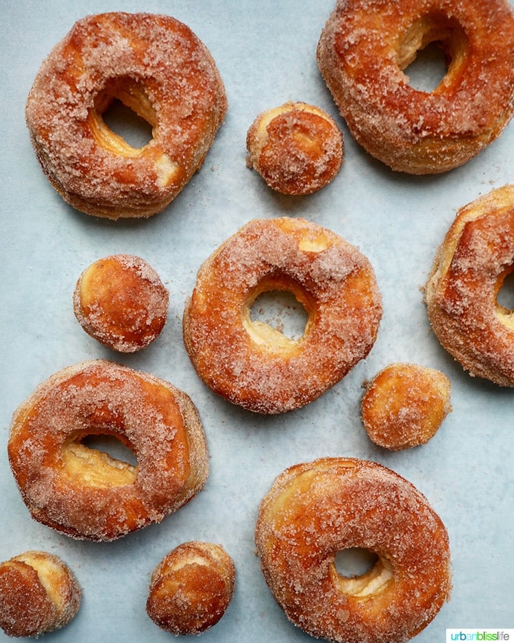 air fryer donuts and donut holes