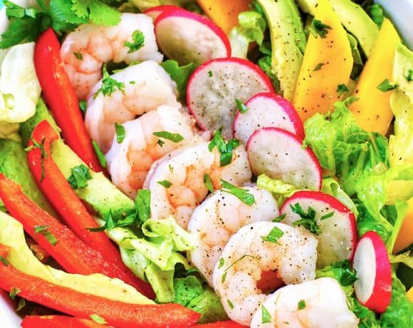 bowl of keto whole30 healthy shrimp salad