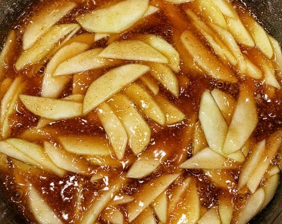 apple pie filling in pan