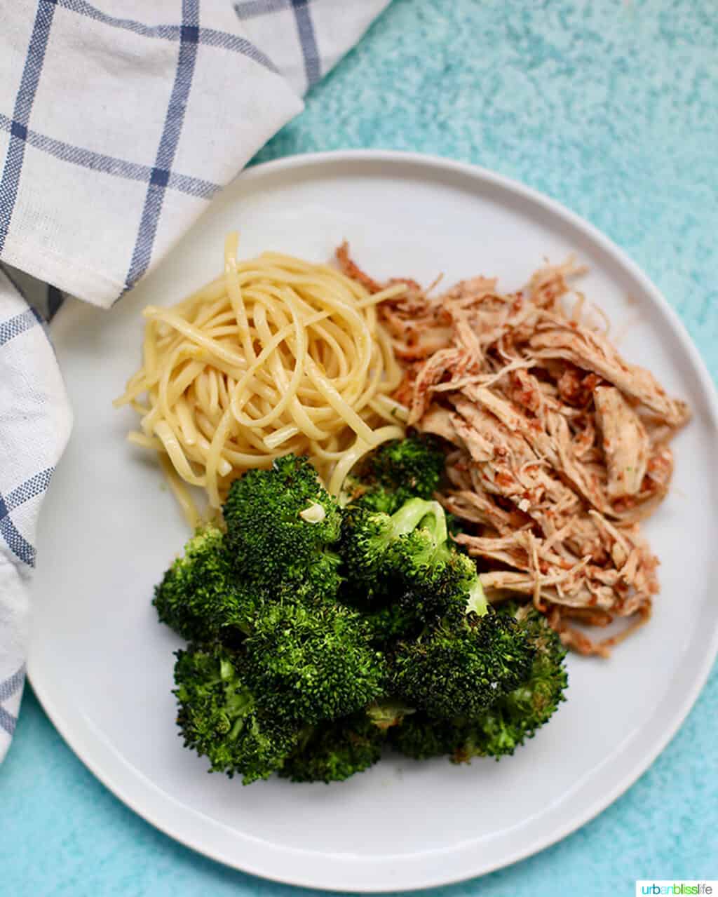 broccoli with pasta and shredded chicken