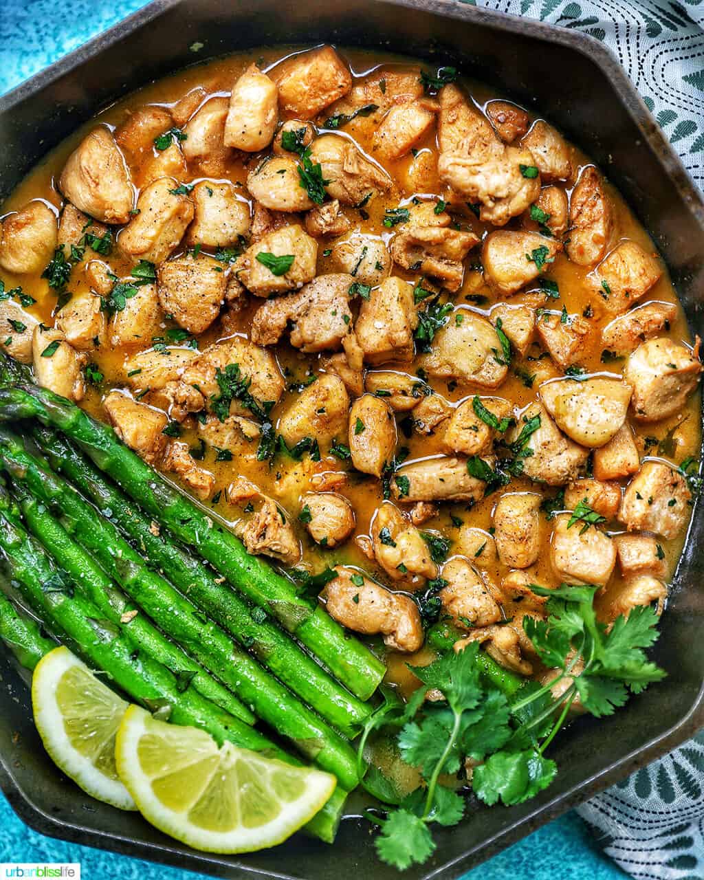 garlic butter chicken bites with asparagus