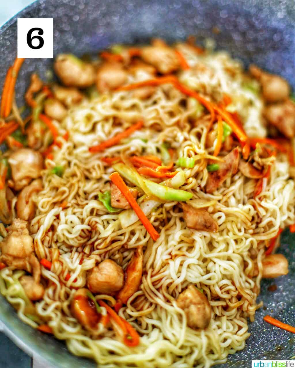cooking chicken with noodles for yakisoba
