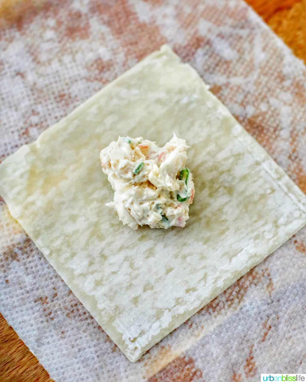 cream cheese filling on wonton