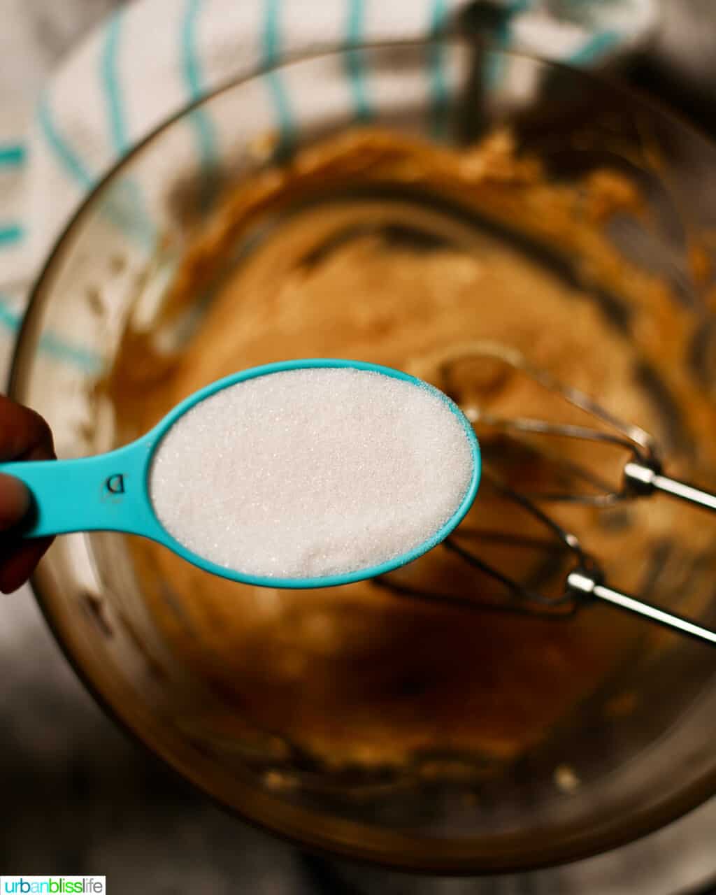 adding sugar to cookie batter