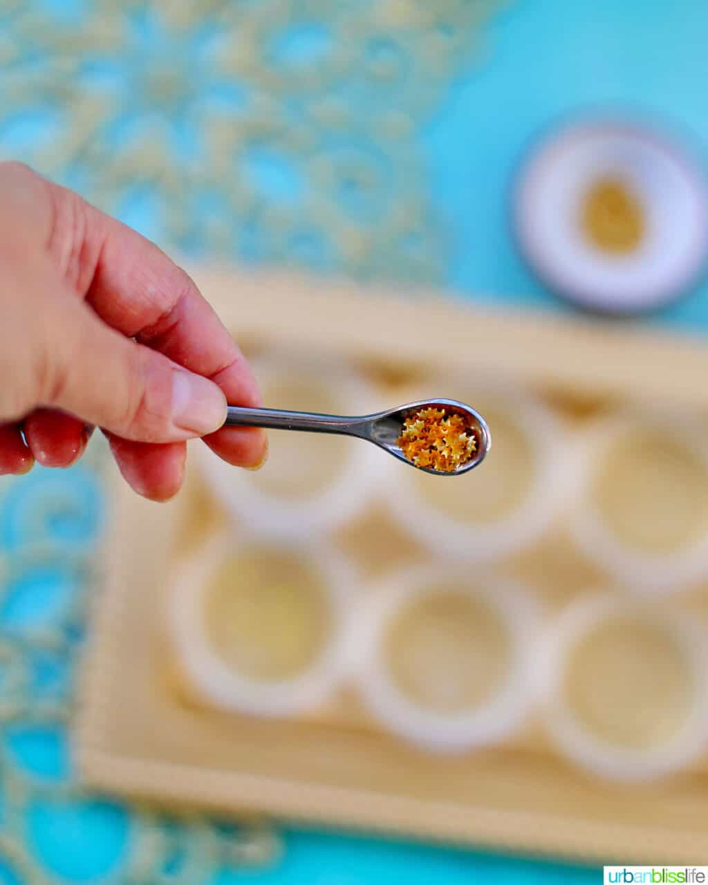 edible gold glitter for Champagne Jello Shots