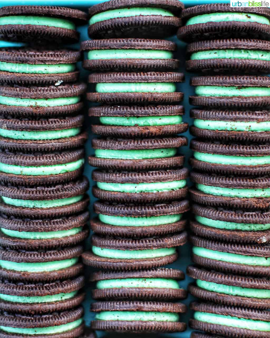 rows of green mint oreo cookies