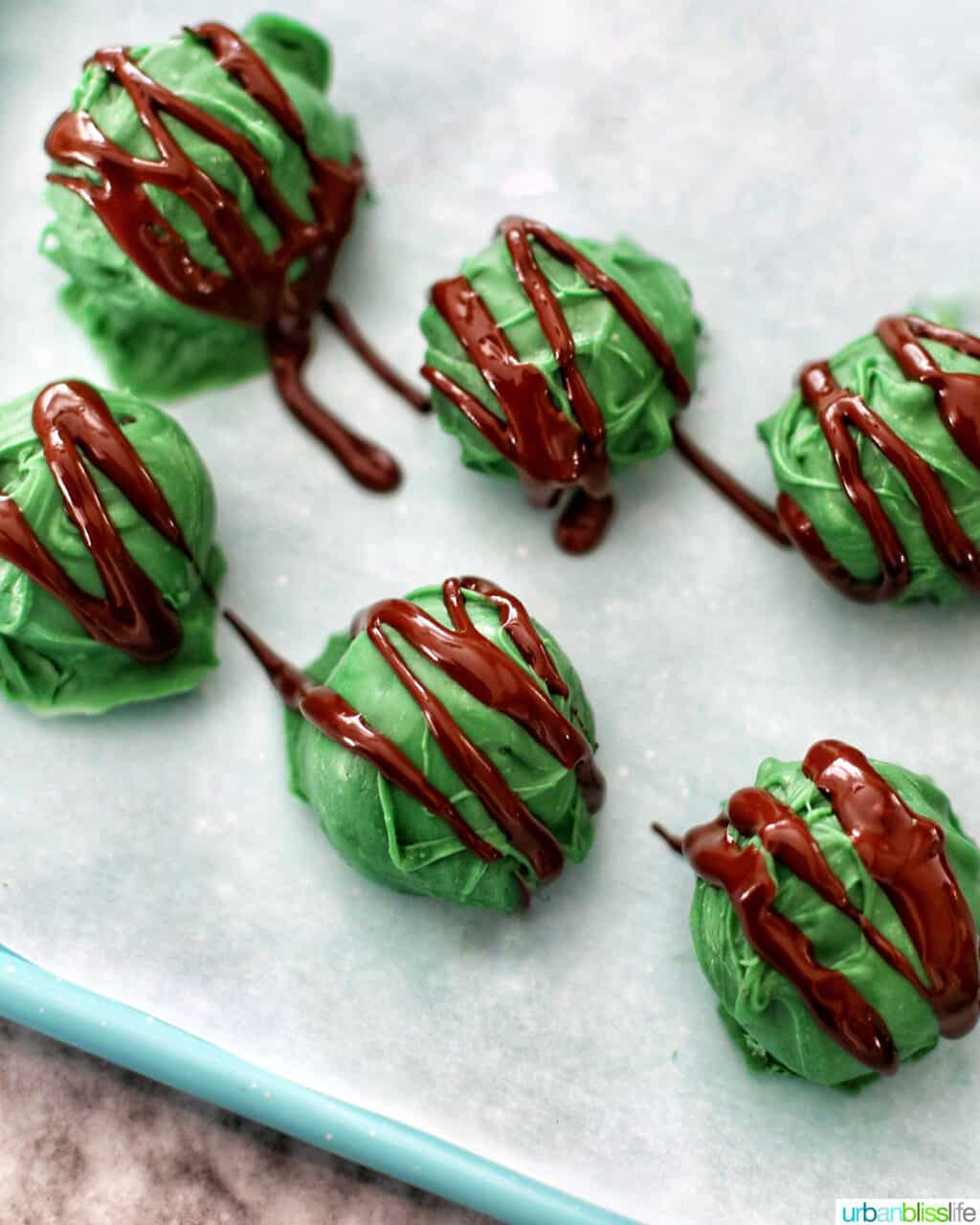 green mint oreo truffles