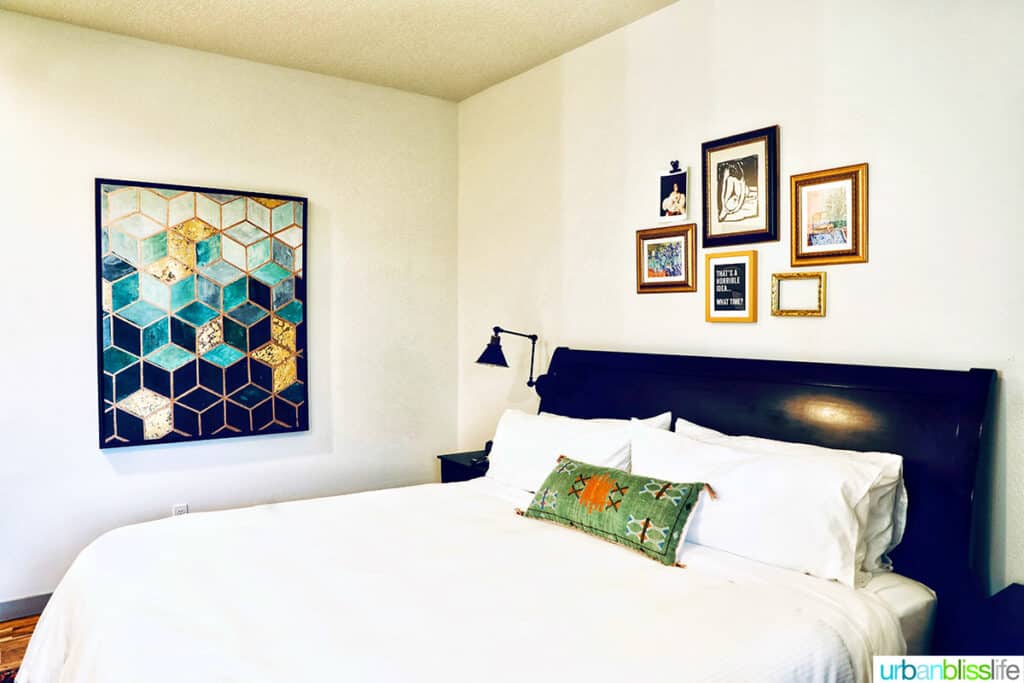 bed in suite at The Setting Inn Willamette Valley
