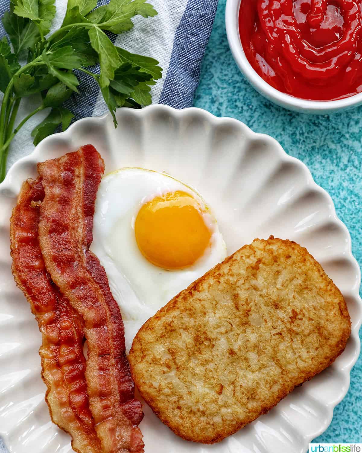 air fryer hash brown patties with bacon and eggs