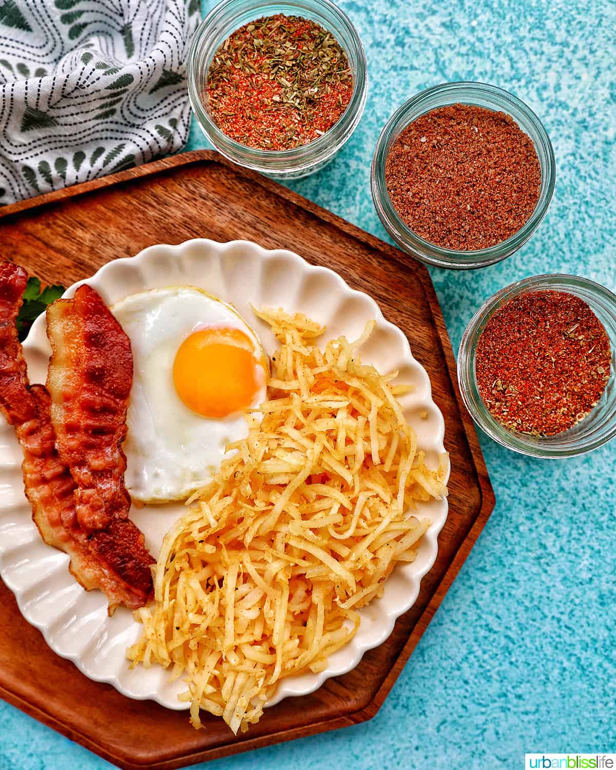 shredded air fryer hash browns with bacon and eggs with seasoning options