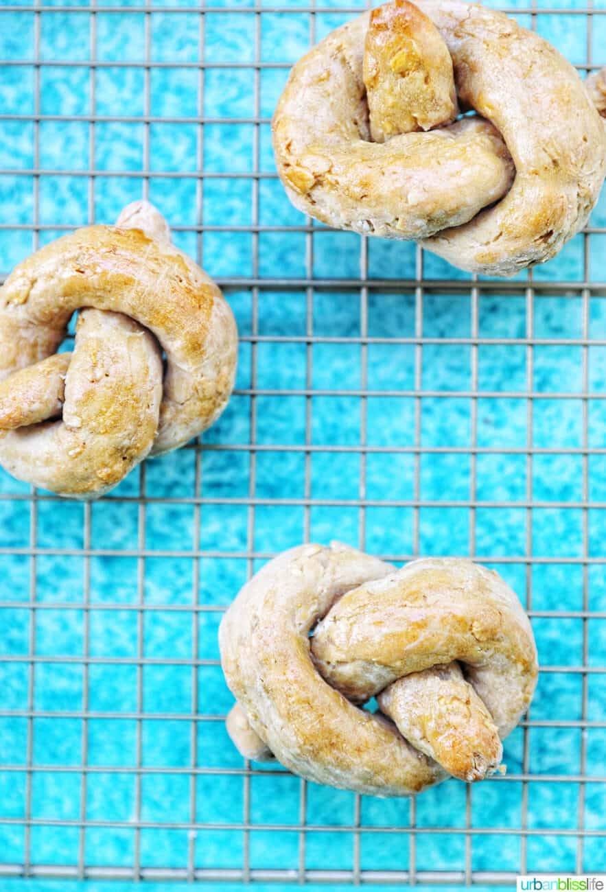 dog pretzels on a cooling rack