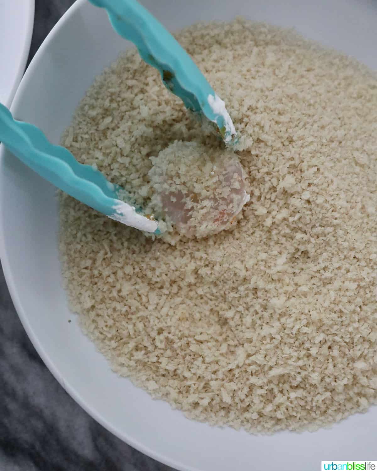 coat shrimp with panko breadcrumbs