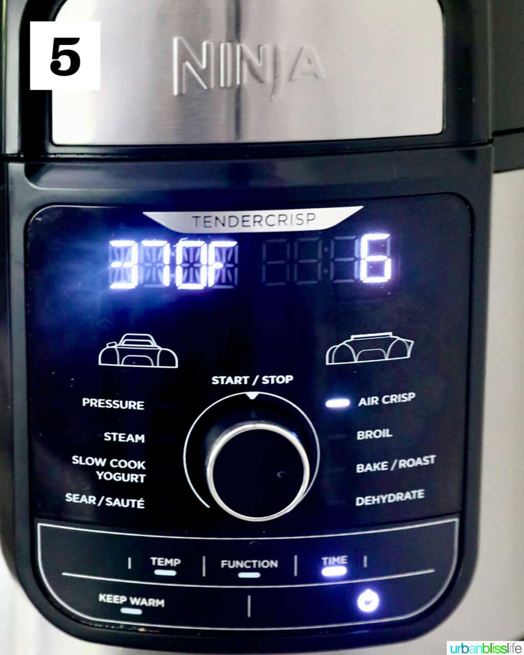 Ninja Foodi set to Air Fry at 370 degrees for 6 minutes.