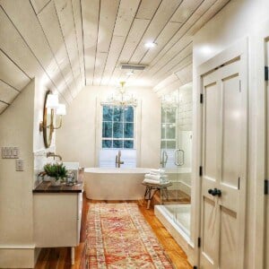 hallway to the massive white walled bathroom in Kublis Haus Suite 3 in Jacksonville, Oregon.