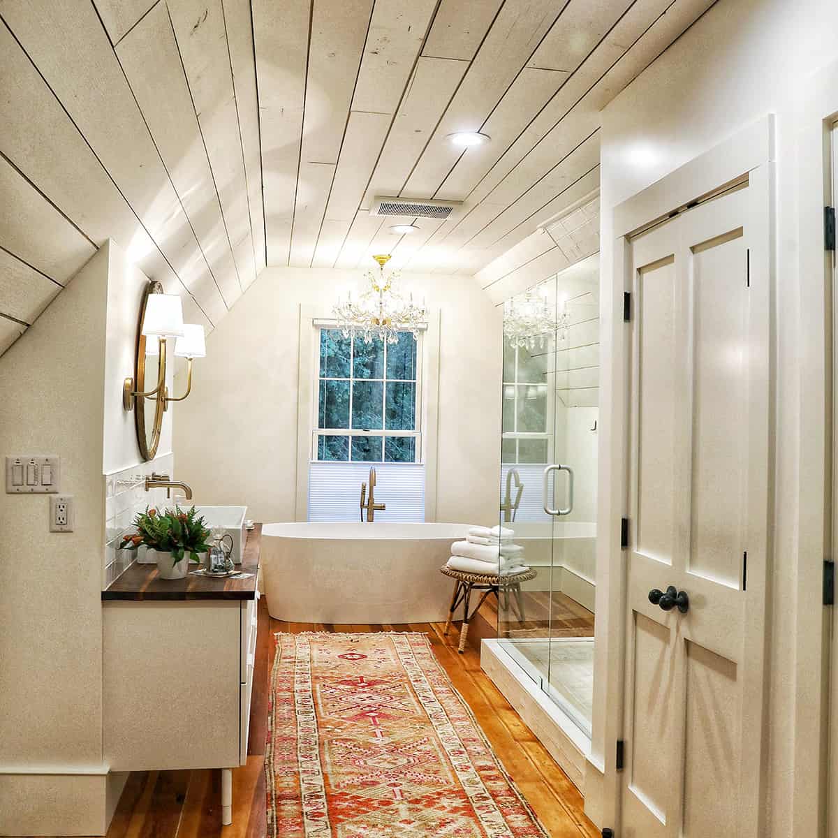 hallway to the massive white walled bathroom in Kublis Haus Suite 3 in Jacksonville, Oregon.
