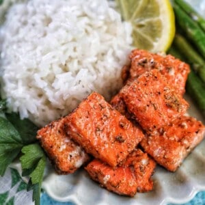 air fryer salmon bites with white rice, asparagus, and lemon slice.