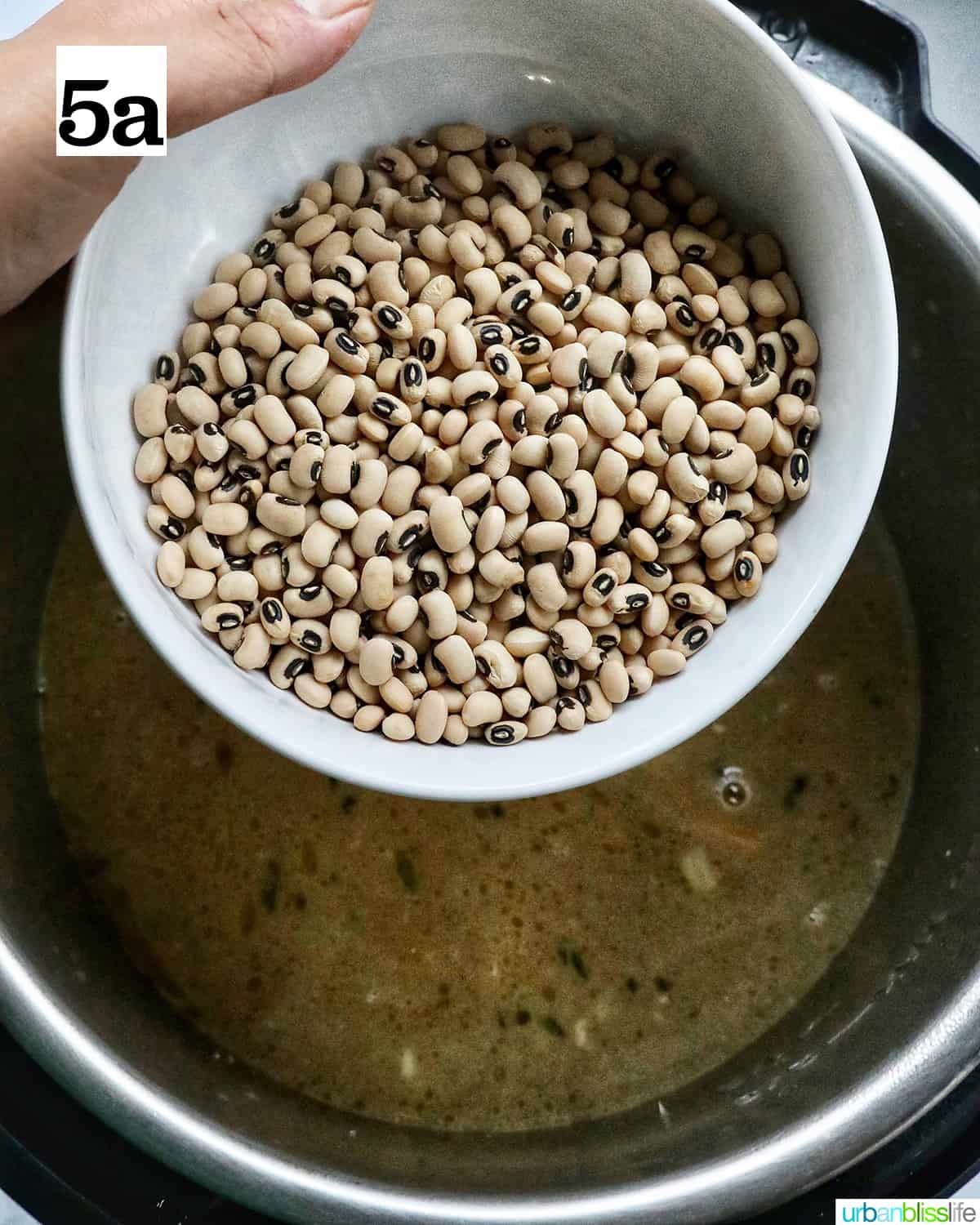 bowl of black eyed peas added to the Instant Pot.