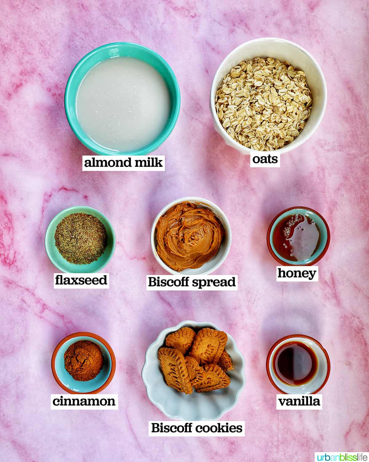 bowls of ingredients to make Biscoff overnight oats.