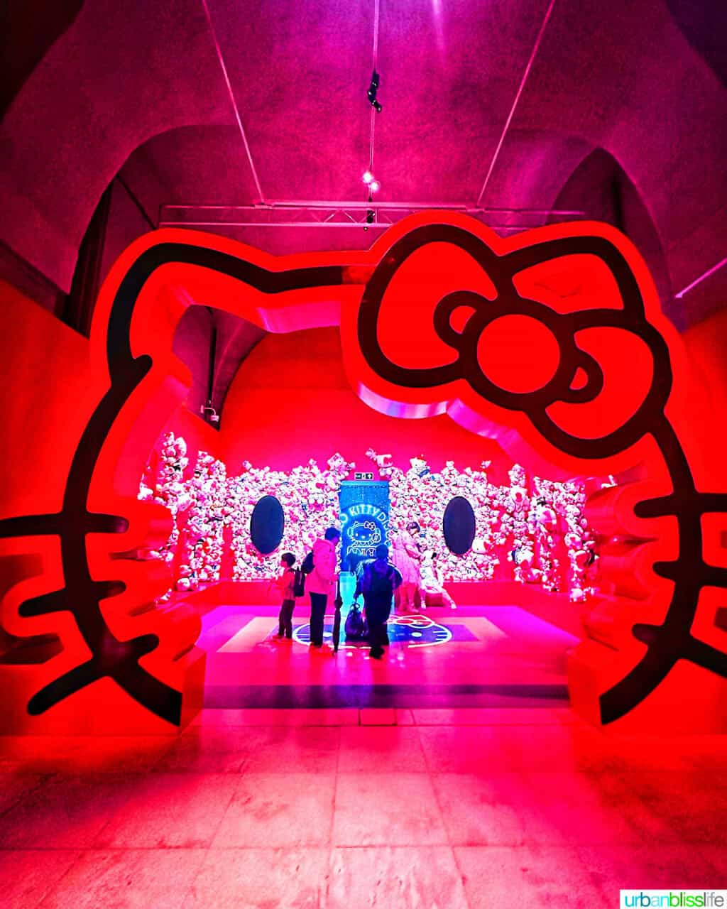 cute exhibit london hello kitty