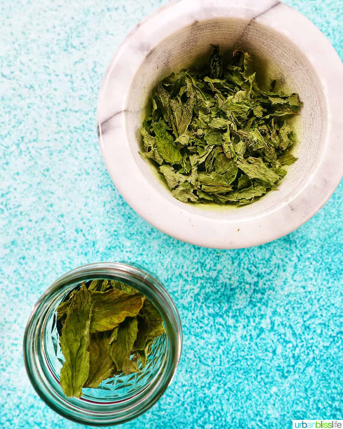 dried mint leaves and crushed dried mint leaves in bowls.