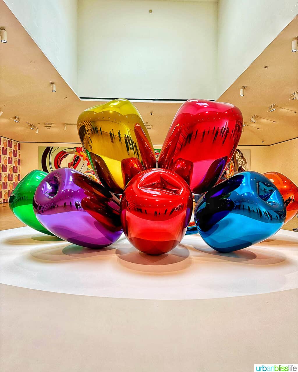 Jeff Koons' TULIPS sculpture in the Guggenheim Museum Bilbao.