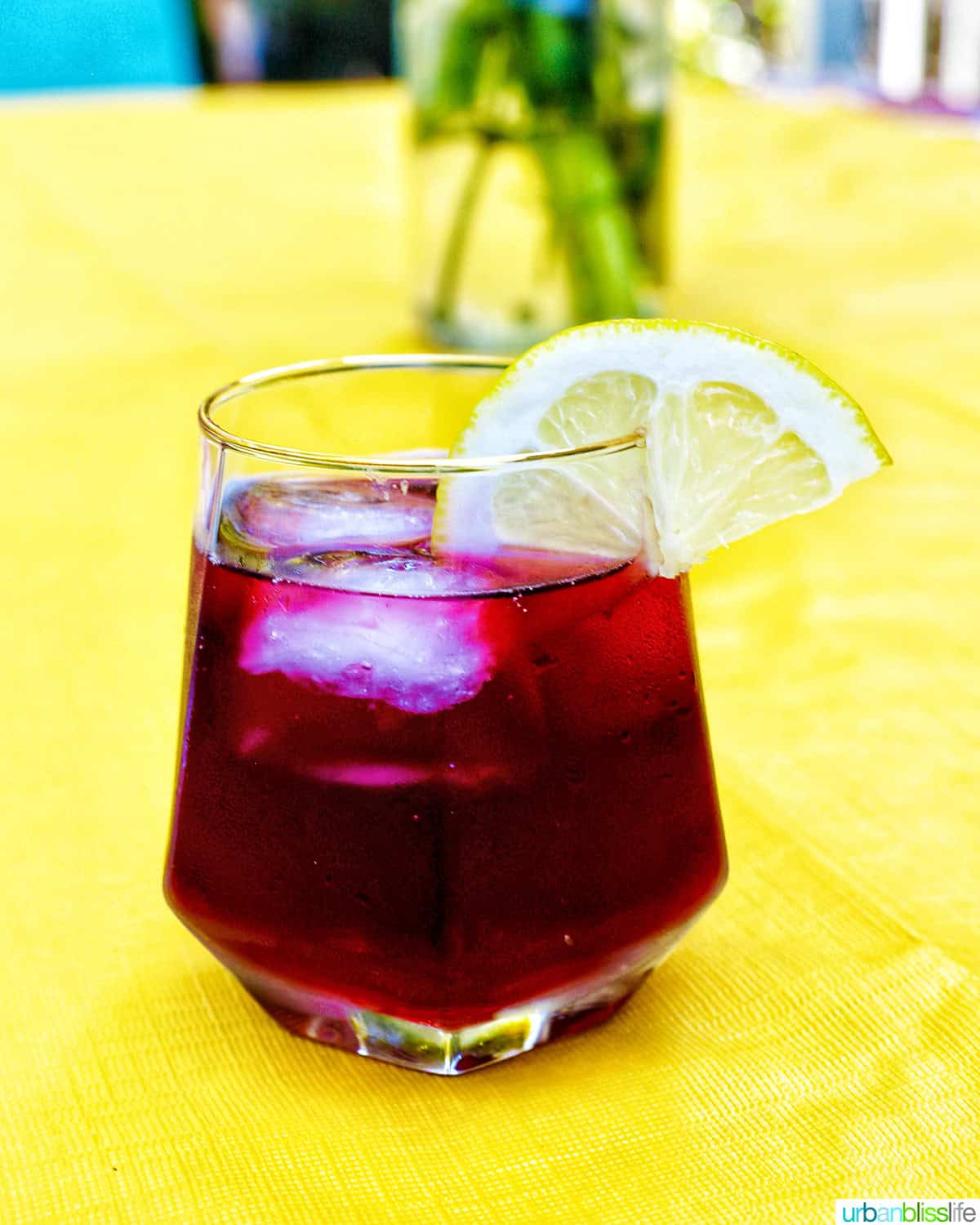 glass of tinto de verano wine cocktail with lemon slice.