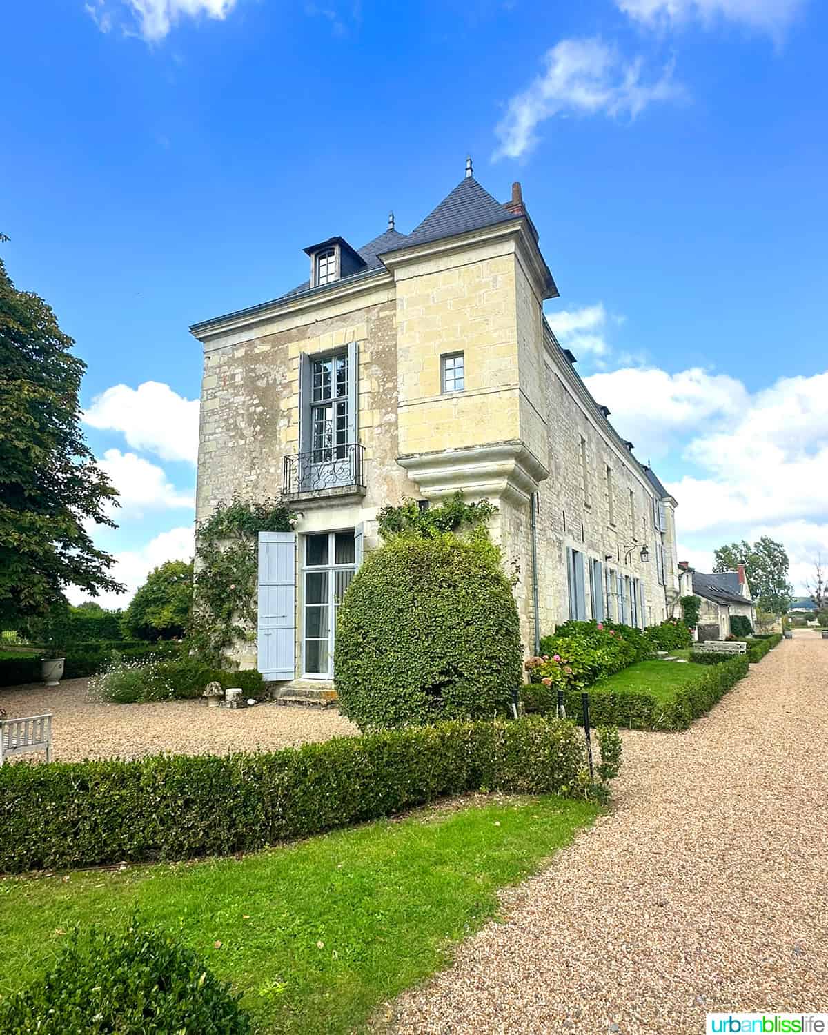 chateau de miniere exterior