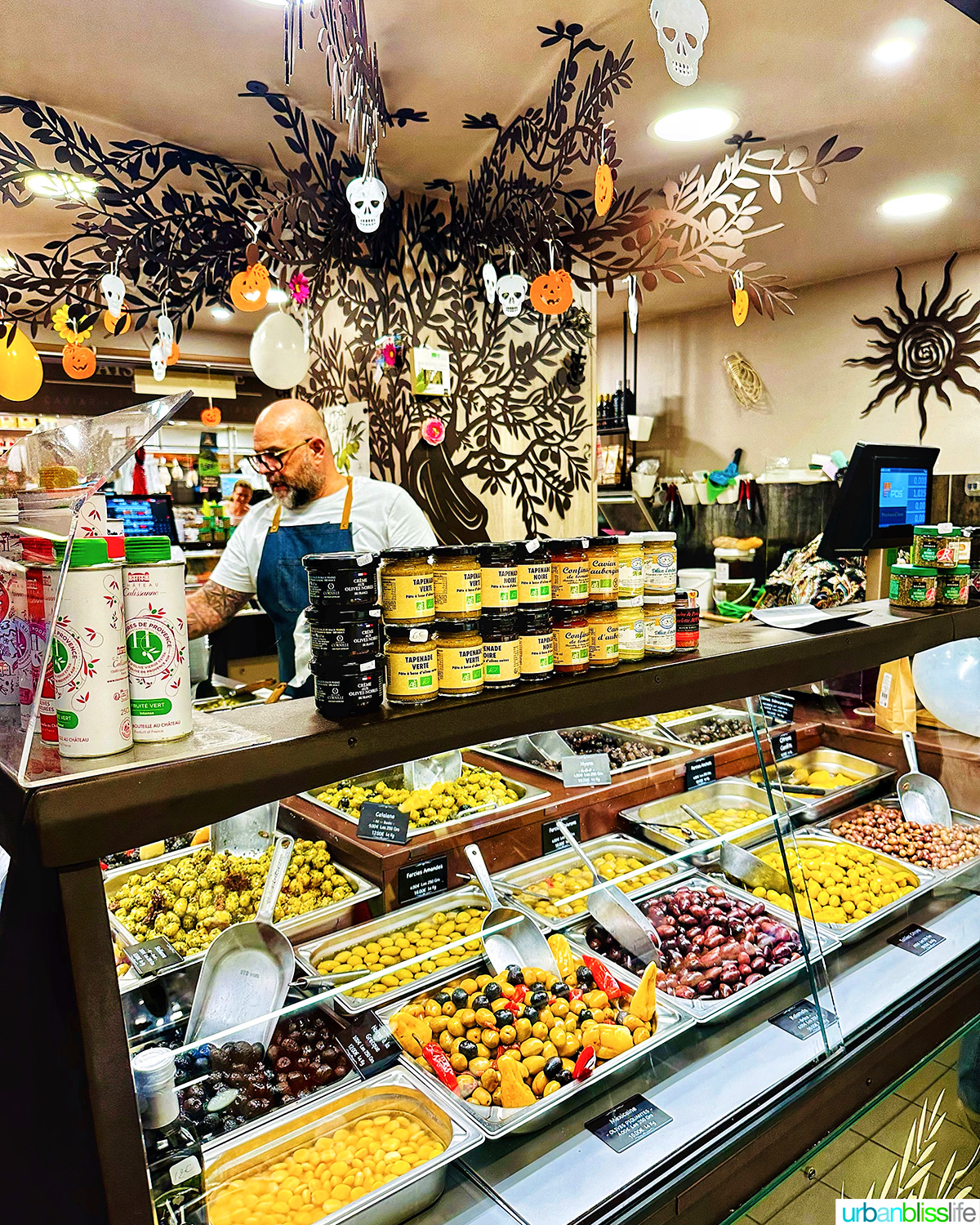 olive stand at les halles avignon