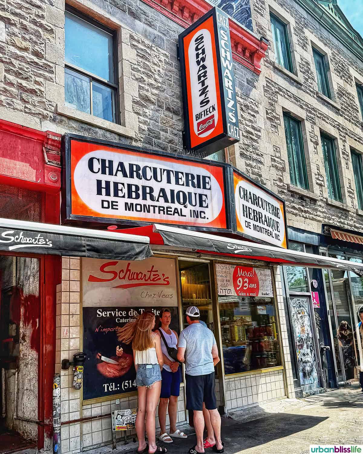exterior of Schwartz's deli.